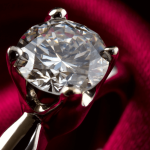 L’arte dell’incastonatura dei diamanti: dalla pietra grezza all’eccellenza