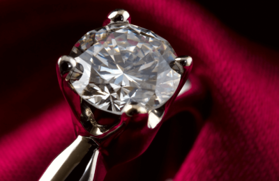 L’arte dell’incastonatura dei diamanti: dalla pietra grezza all’eccellenza
